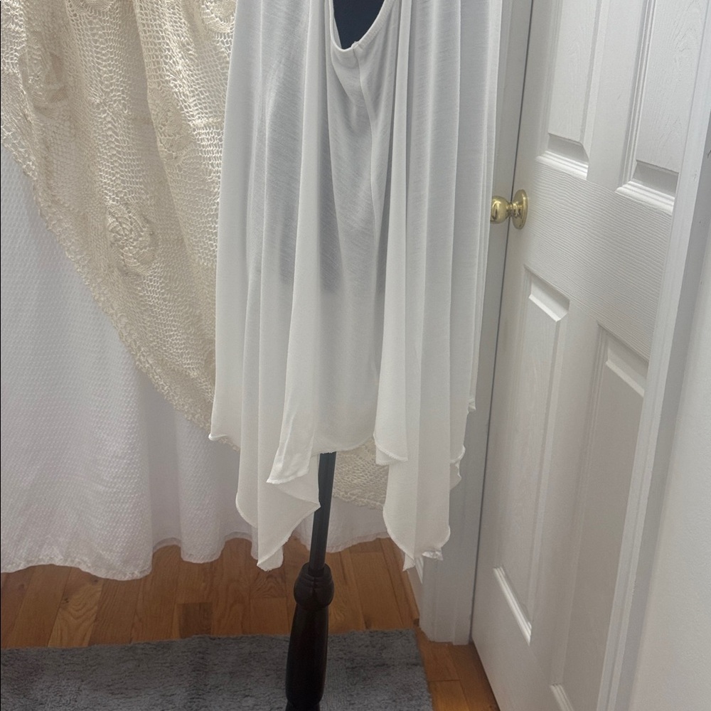 Ellos Classic White Tank Top - Picture 5 of 6
